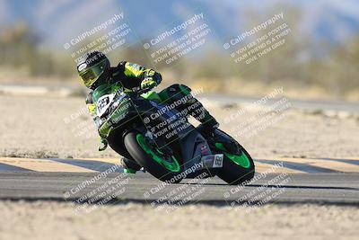 media/Dec-07-2025-CVMA (Sun) [[3e7d2de5dc]]/Race 12- Formula 40 MW and LW/